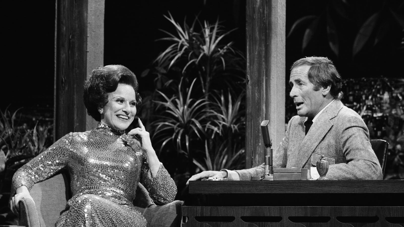 articles/2013/01/17/dear-god-dear-abby-is-dead/130117-pauline-phillips-tease_xc0fns