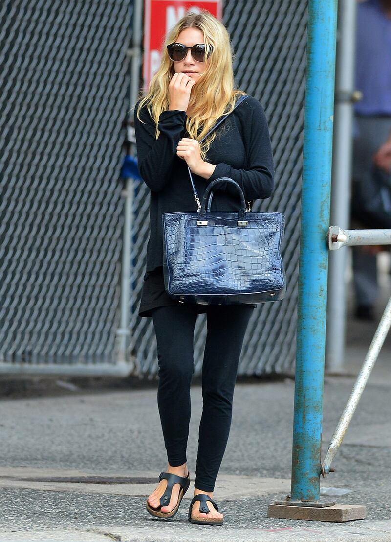 galleries/2012/11/27/the-return-of-birkenstocks-runways-and-stores-photos/birkenstocks-ashley-olsen_nltmap