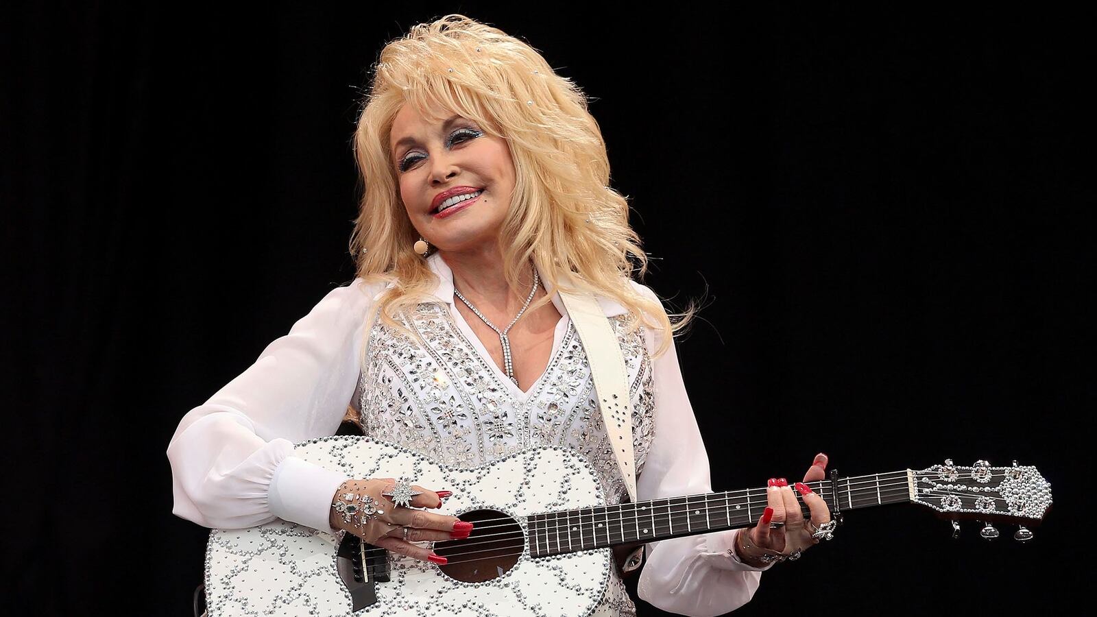 galleries/2016/01/19/happy-birthday-dolly-parton-photos/160119-dolly-parton-01_dmghxs
