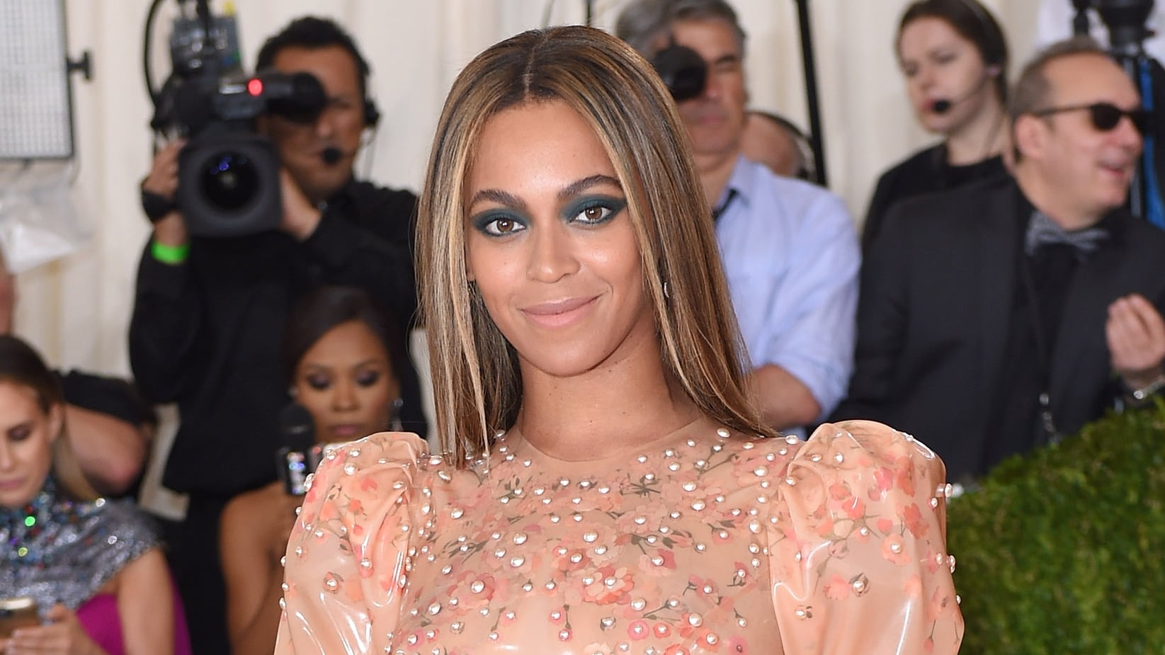 NEW YORK, NY - MAY 02: Beyonce arrives for the "Manus x Machina: Fashion In An Age Of Technology" Costume Institute Gala at Metropolitan Museum of Art on May 2, 2016 in New York City.