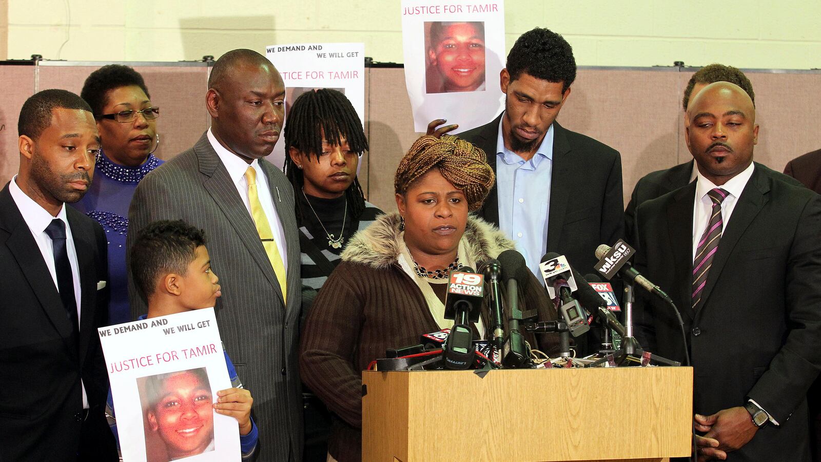 2014-12-08T120000Z_1591888923_GM1EAC902PI01_RTRMADP_3_USA-CLEVELAND-SHOOTING_qvm4or