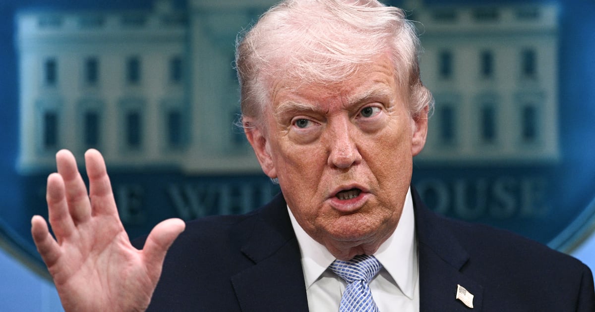 Megyn Kelly bezeichnet Trump als den „leichtgläubigsten“ Präsidenten