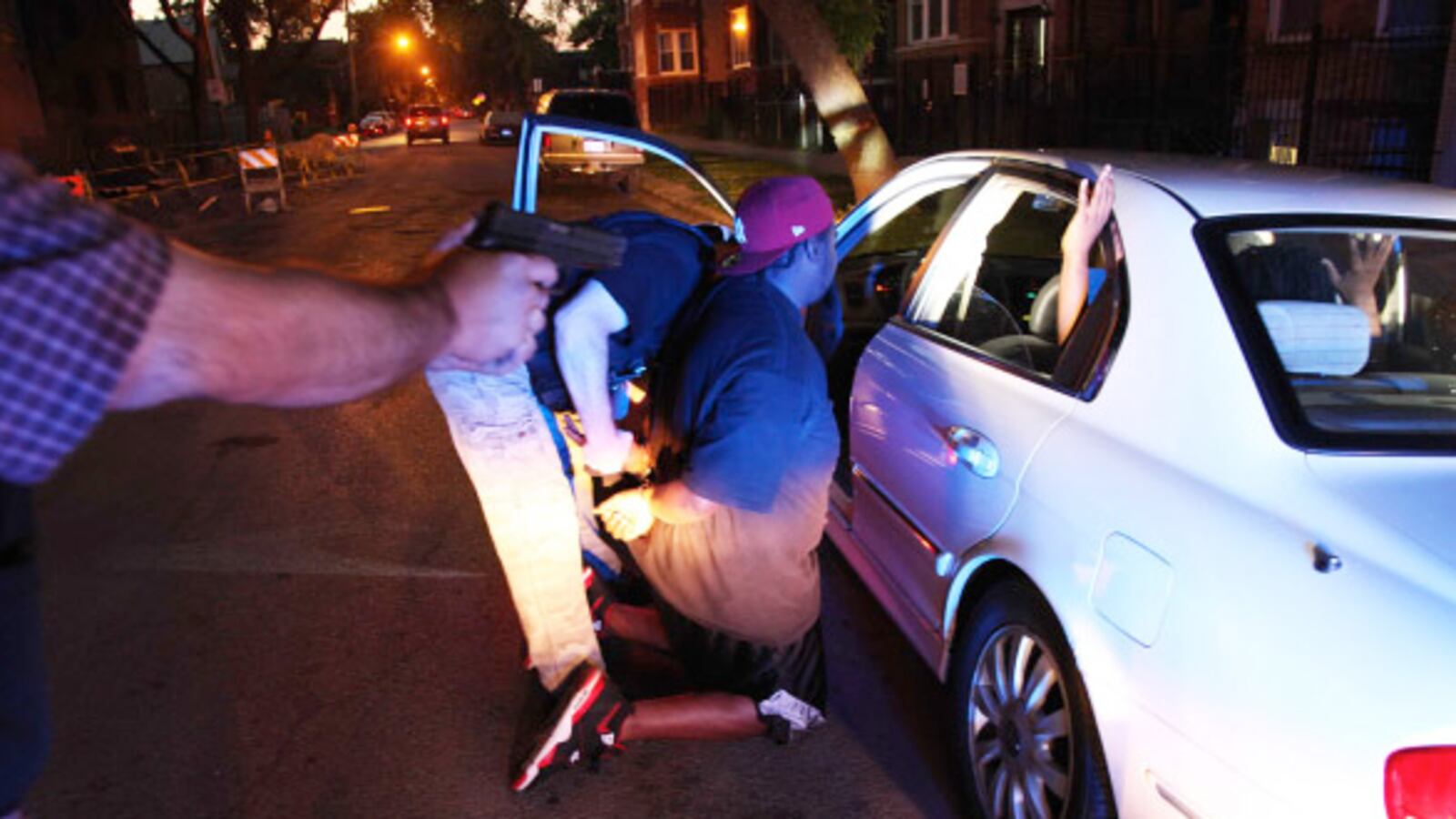 cheats/2012/08/24/19-people-shot-in-chicago/chicago-violence-cheat_zanm6p