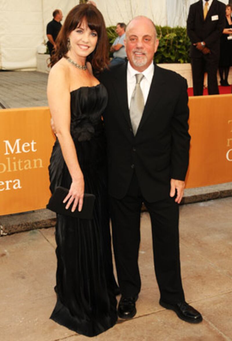 galleries/2009/09/22/tosca-at-the-metropolitan-opera/red-carpet-opera-5_t5mddm