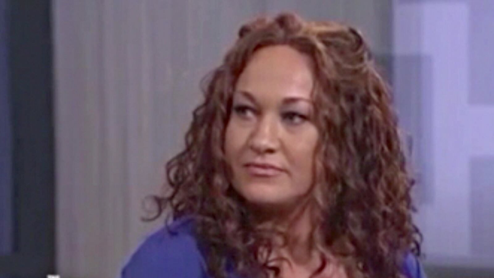 cheats/2015/11/02/dolezal-admits-she-s-white-gets-ovation/151102-dolezal-cheat_c2dx2x