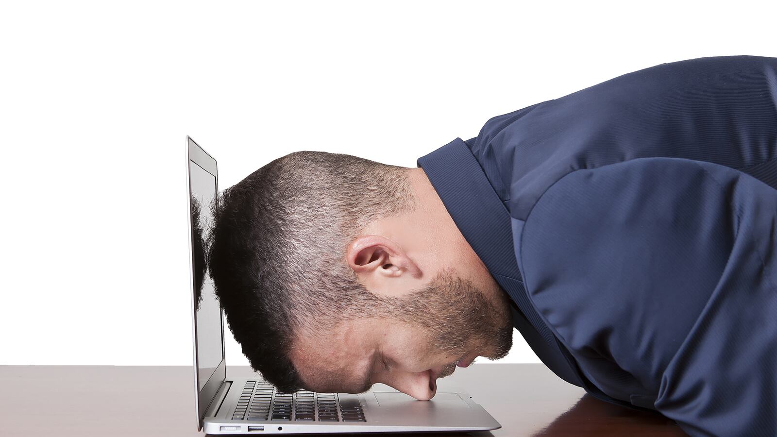 articles/2016/01/17/this-is-your-body-on-sleep-deprivation/160116-dailyburn-sleep-depraved-tease_imv5xb