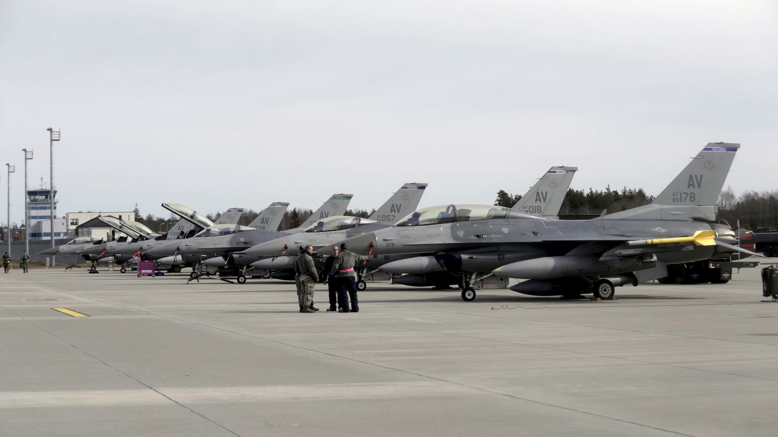 2015-03-26T120000Z_1614593673_GF10000039550_RTRMADP_3_ESTONIA-US-AIR-FORCE_iugwat