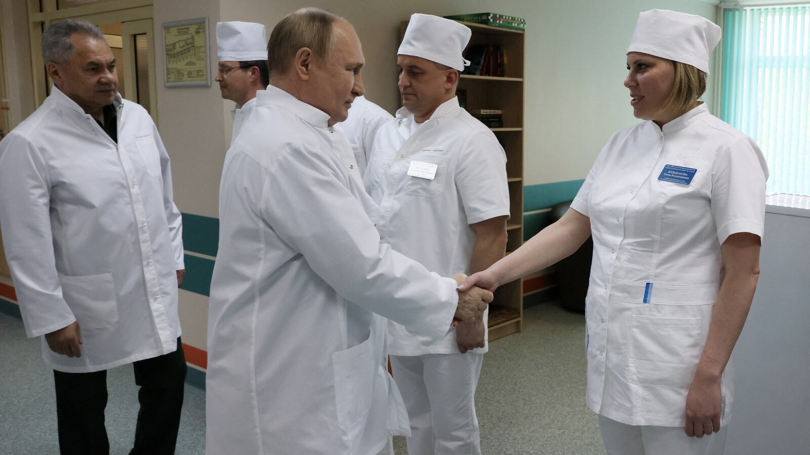 2022-05-25T145533Z_2031248213_RC2EEU90IFE7_RTRMADP_3_UKRAINE-CRISIS-RUSSIA-PUTIN-SOLDIERS_cerq8b