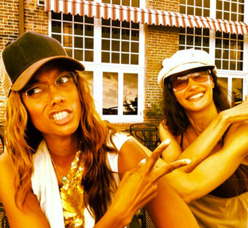 galleries/2012/07/29/barack-obama-lady-gaga-more-celebrity-twitter-pictures-photos/twitpics-120726-banks_jewzz3