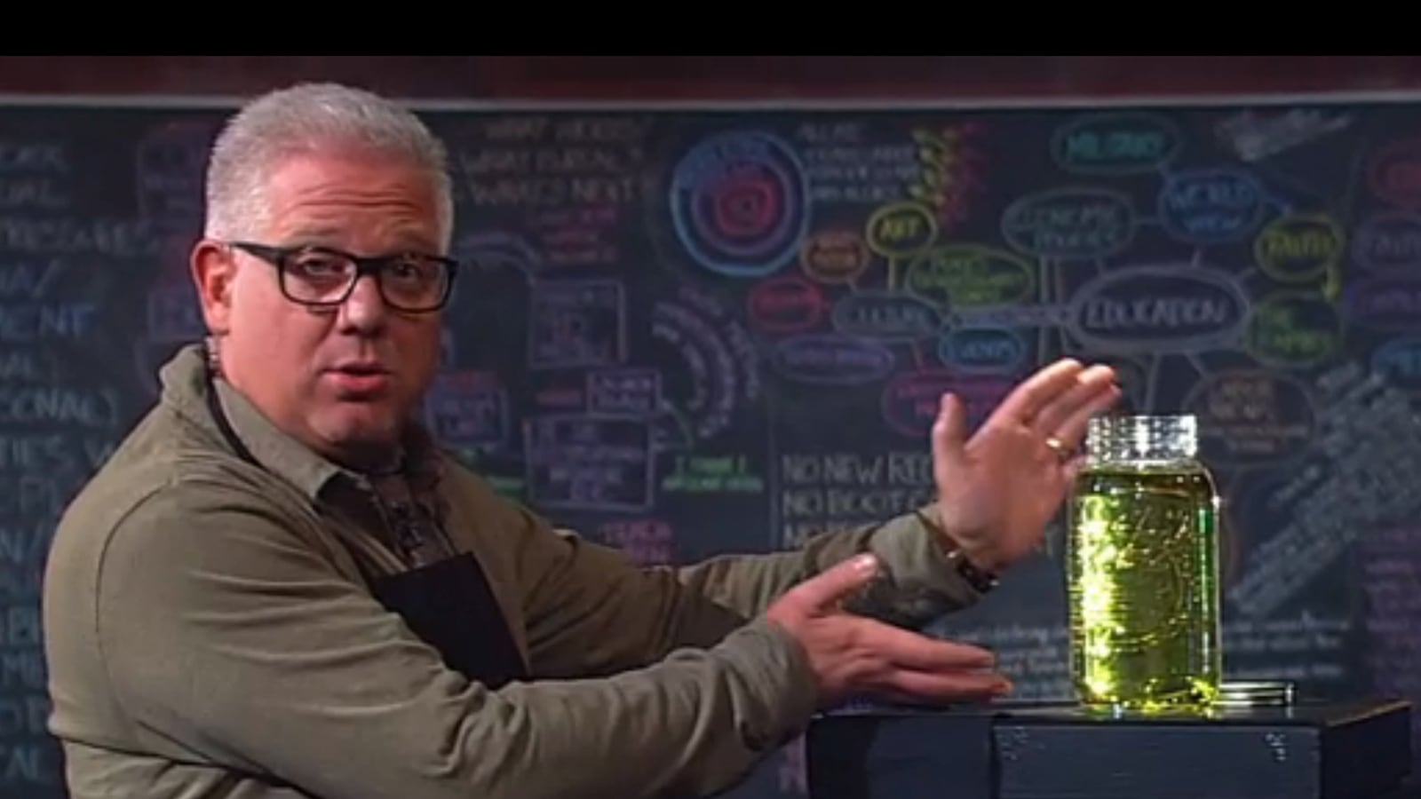 articles/2012/11/29/glenn-beck-s-obama-pee-stunt-shows-he-s-still-in-populist-huckster-game/glenn-beck-obama-urine-jar-moynihan-tease_d5xcwf