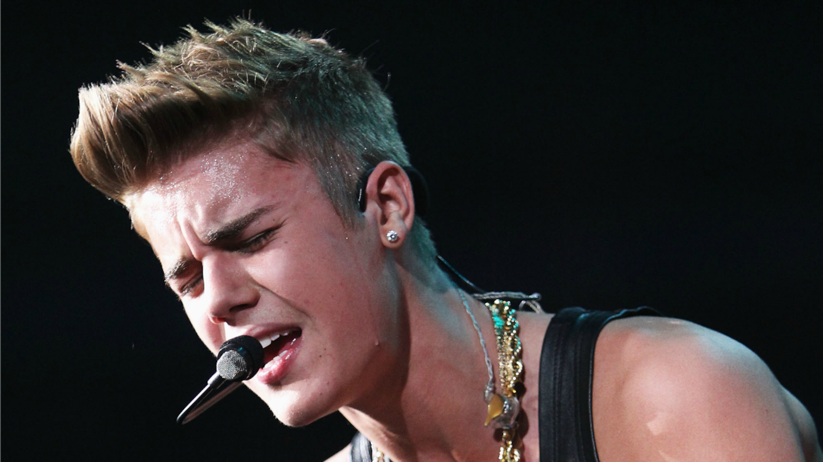 cheats/2012/12/12/bieber-murder-plot-thwarted/bieber-murder-plot-cs_atcnx0