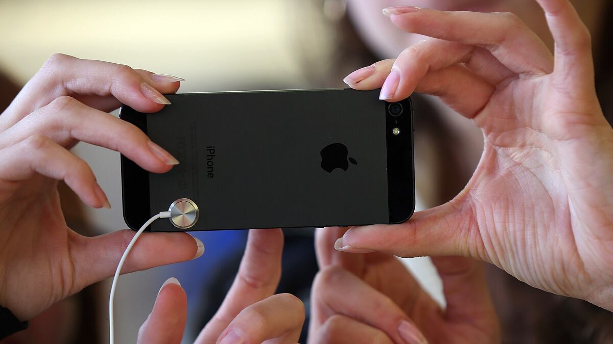 cheats/2012/09/25/no-google-maps-plan-for-iphone-5/iphone-5-maps-cheat_gbufpp