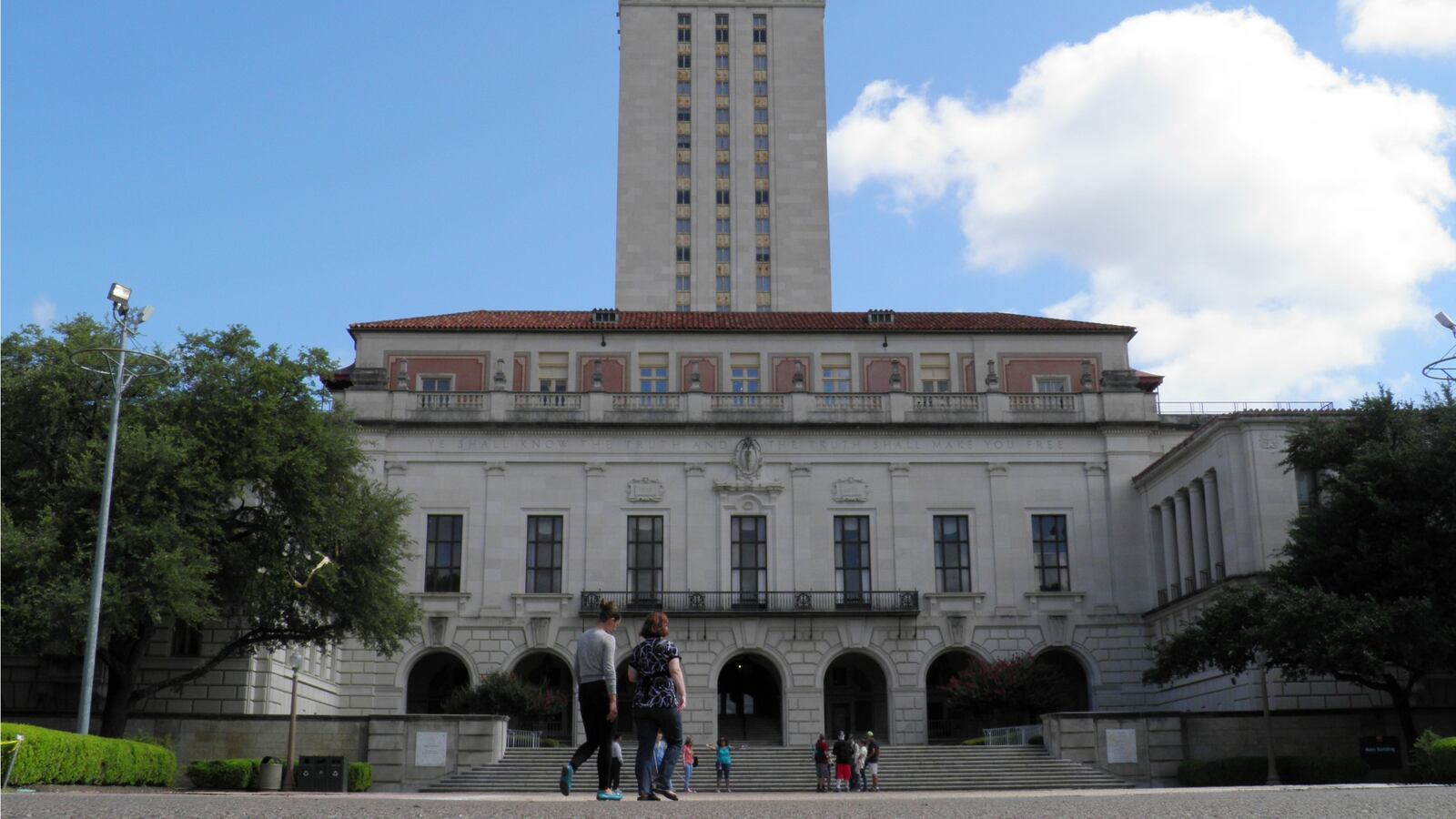 170820-university-texas-confederate-statues-cheat_fuiscj