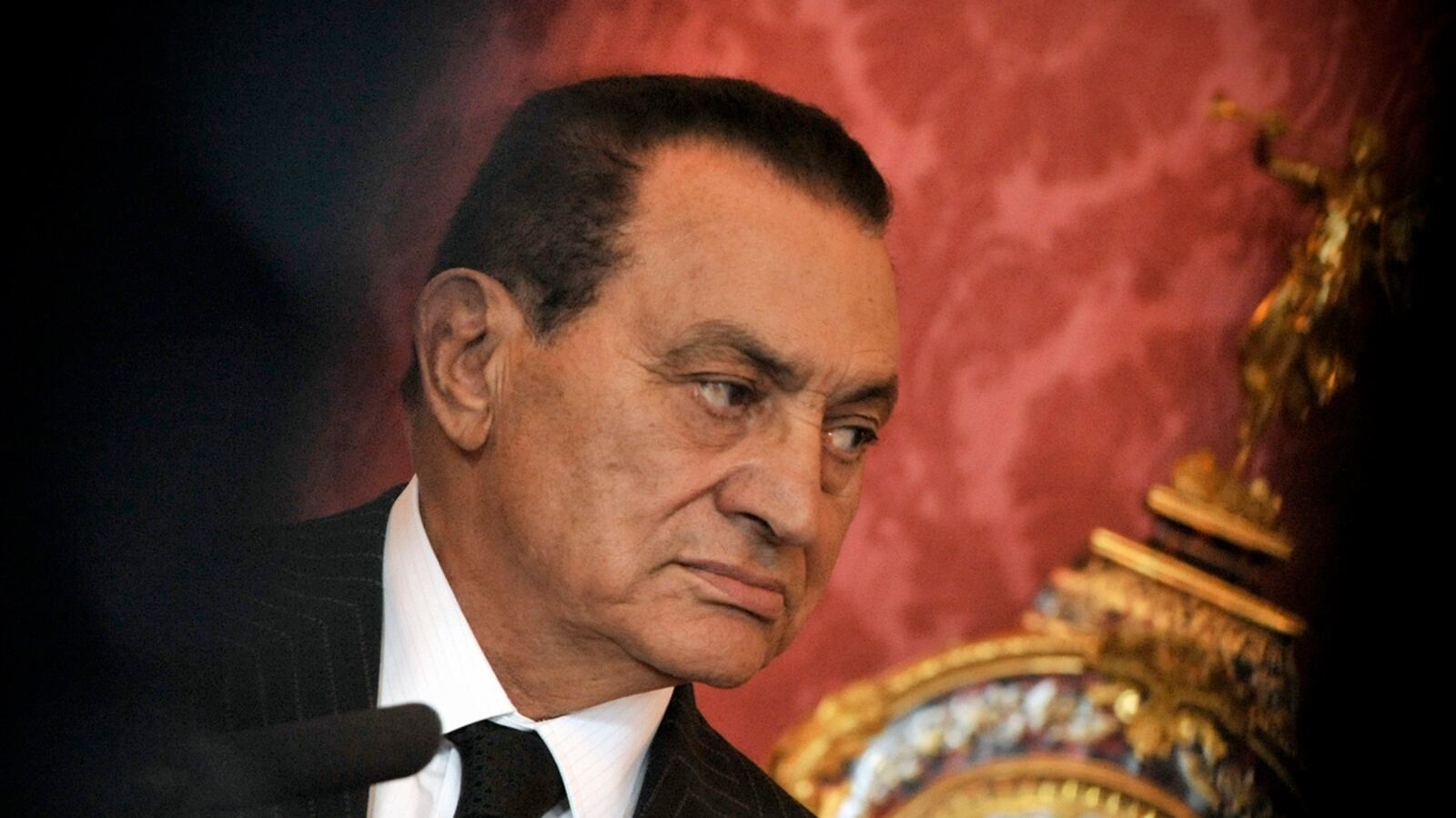 articles/2011/08/01/hosni-mubarak-to-stand-trial-in-egypt/mubarak-trial-beach_mw47d6