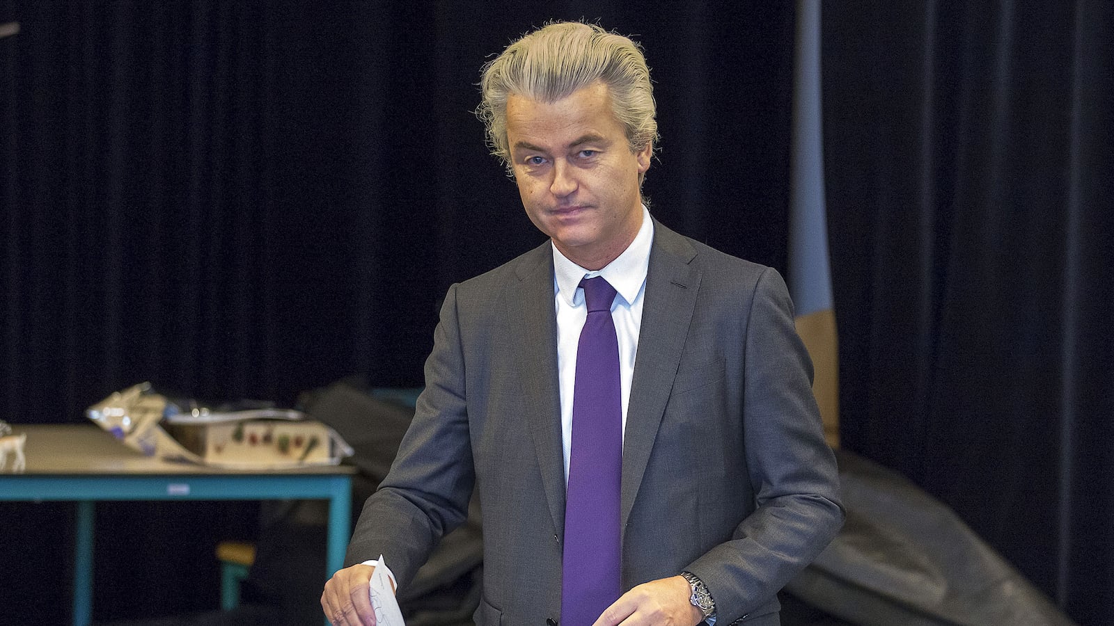 articles/2016/04/08/britain-s-pro-kremlin-pols-swayed-the-dutch-referendum-on-ukraine/160408-vaux-dutch-referendum-embed_zkq6ww