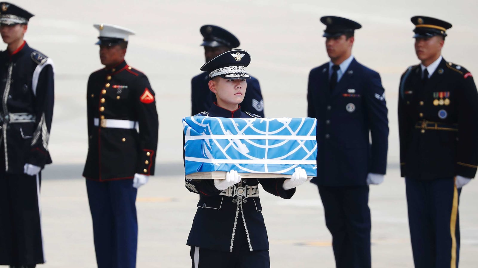 180803-kirk-north-korea-returns-remains-war-hero_vvhhvt