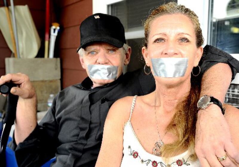 galleries/2010/03/25/nudism-scandals/nudity---topless-gardener_pg1nxv