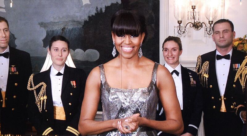 galleries/2013/02/24/best-of-the-2013-oscars-red-carpet-photos/130224-oscar-red-carpet-mobama_hhgtf7