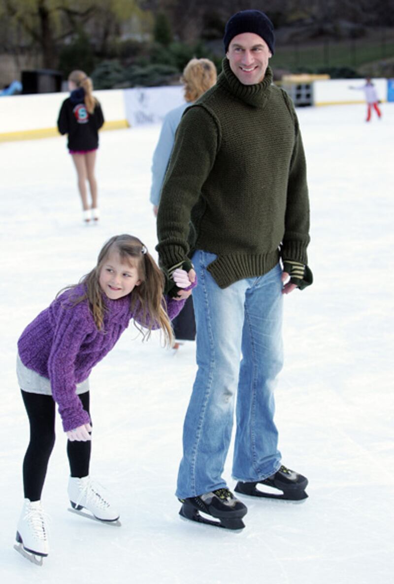 galleries/2011/11/26/celebrities-ice-skating-pippa-middleton-suri-cruise-photos/stars-on-skates-meloni_udile1