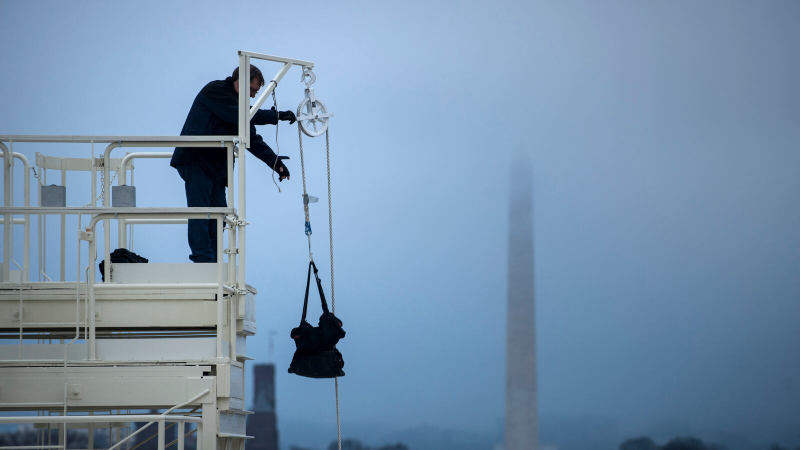 articles/2013/01/20/who-paid-for-this-party/130117-Streib-Obama-pay-tease_oekm9h