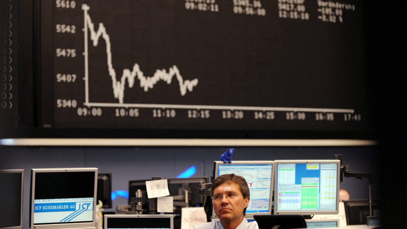 cheats/2011/08/19/global-stocks-fall/stocks-continue-drop-germany-cheat_uygnsc