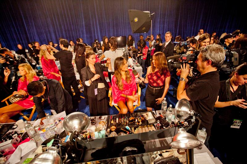 galleries/2011/11/10/backstage-at-the-2011-victoria-s-secret-fashion-show-photos/victorias-secret-tachman89_smggep