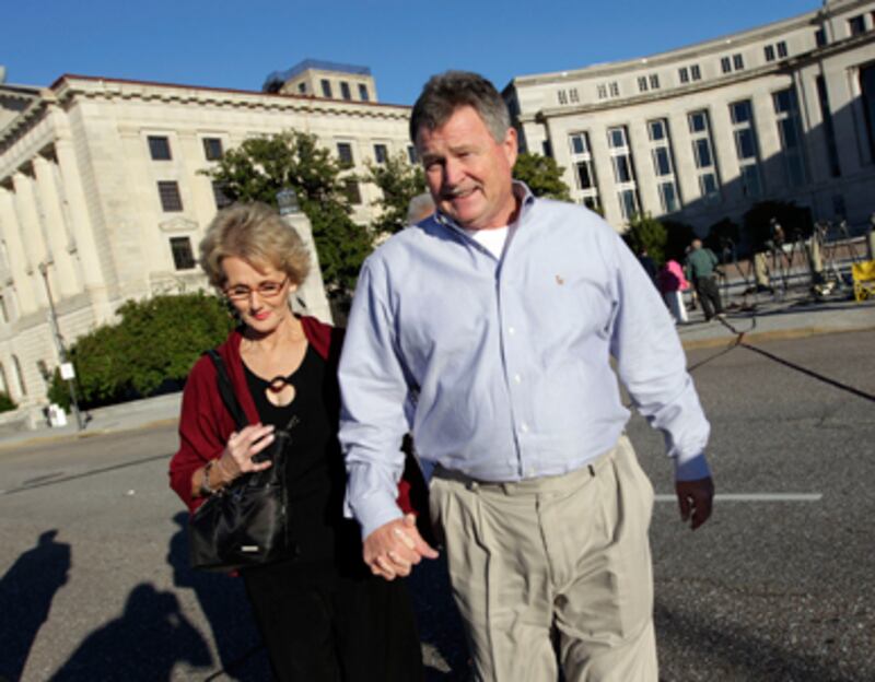 articles/2010/10/05/alabama-legislature-and-midterm-races-hit-with-corruption-scandal/avlon-alabama-arrests_131445_s2oa33