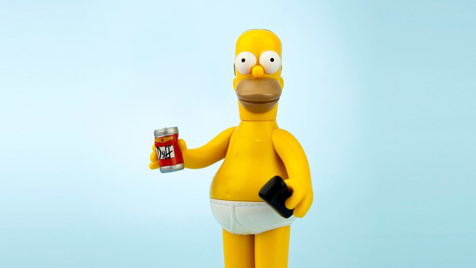 articles/2015/09/10/friend-or-foe-how-men-really-feel-about-tighty-whities/150909-shire-underpants-tease_g6d7mw