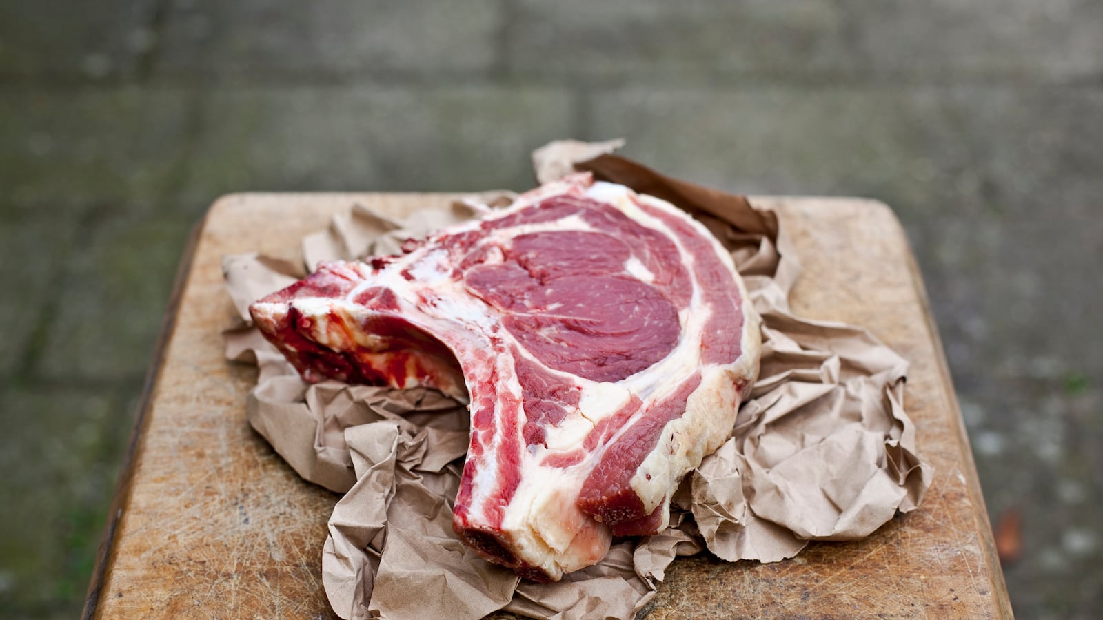 cheats/2013/10/05/man-sticks-to-diet-of-only-raw-meat/131003-weird-cheat-eat-meat_bdeeq3