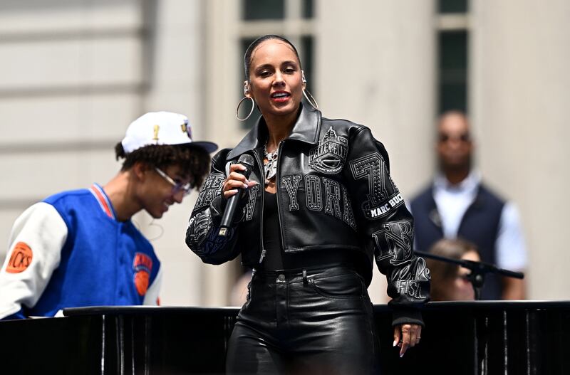 Alicia Keys performs as her son Egypt Daoud looks on at New York City Hall.