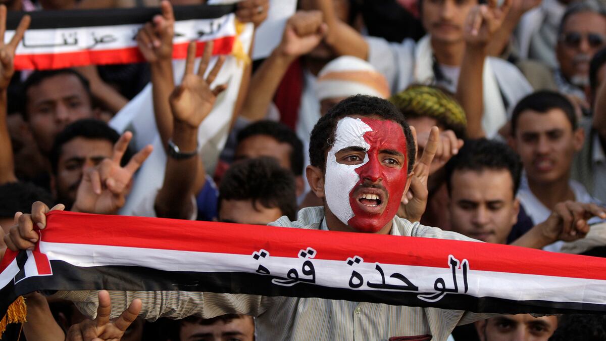 cheats/2011/09/06/31-killed-in-yemen-airstrike/yemeni-protesters-cheat_unnoye