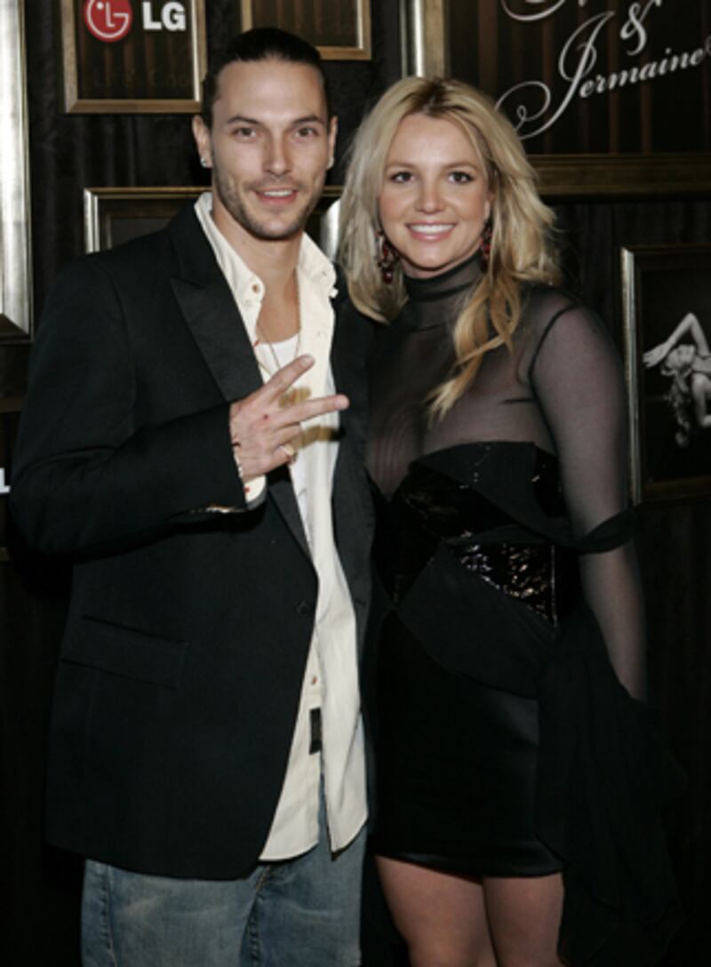 galleries/2010/11/24/relive-the-biggest-holiday-weekend-scandals/holiday-scandals---spears_e43brd