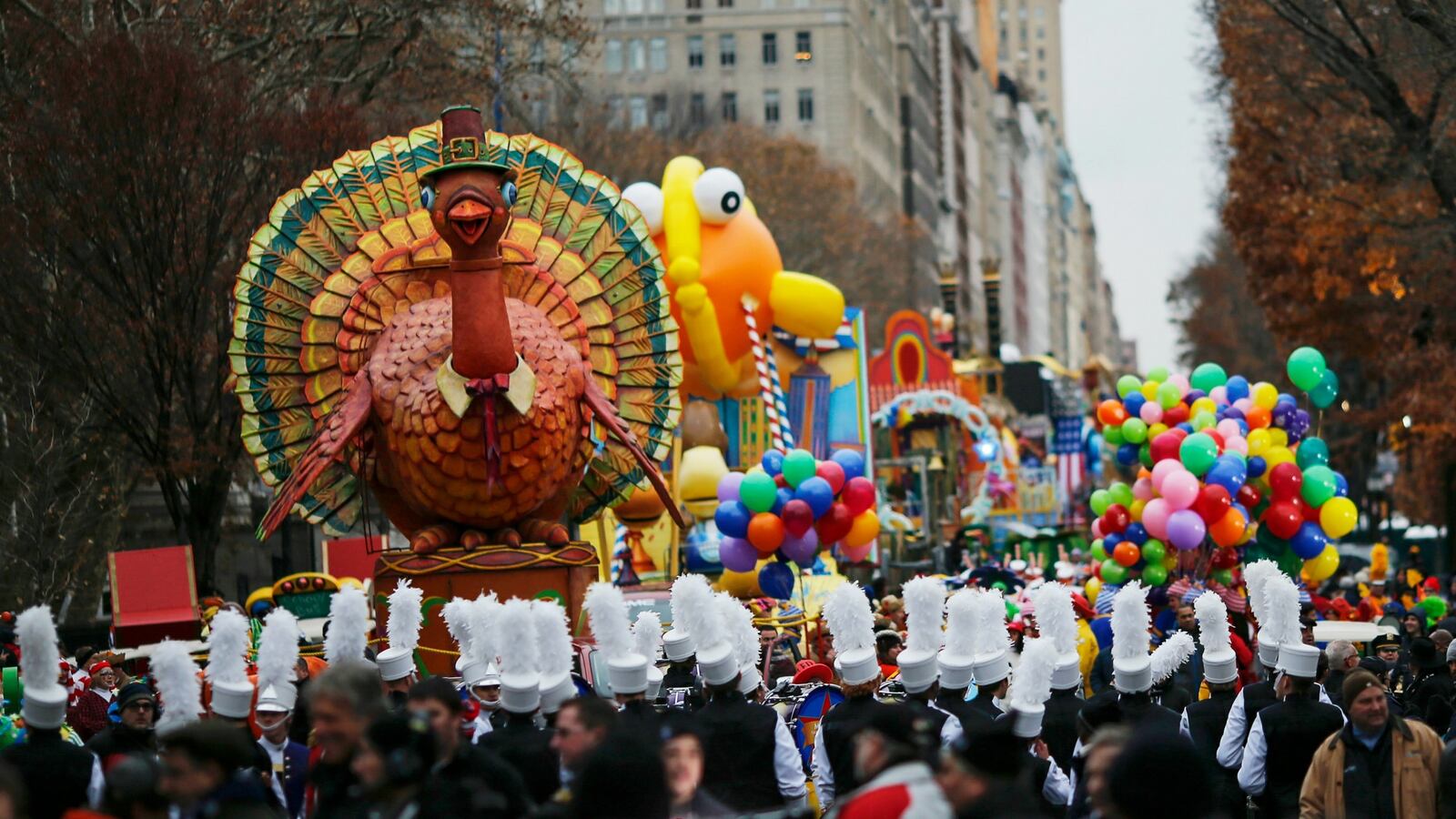 articles/2015/11/26/how-to-watch-2015-macy-s-thanksgiving-day-parade-live-stream-online/151126-thanksgiving-parade-tease_puhcqi