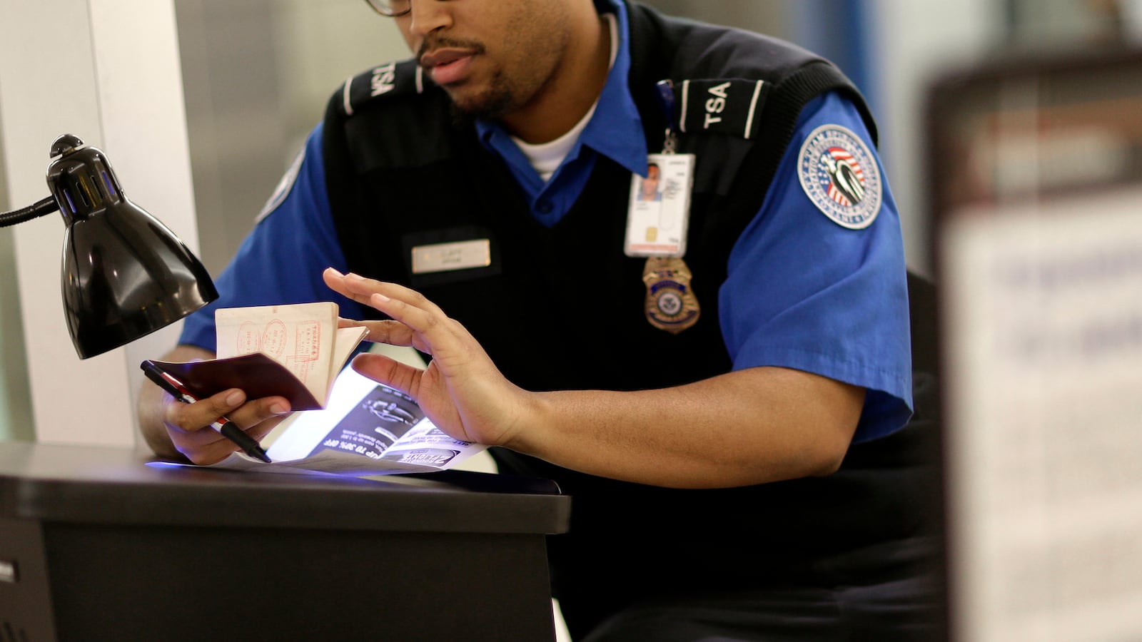 cheats/2013/04/23/tsa-tables-knife-plan/130308-tsa-knives-safety-cheat_u9uw6l