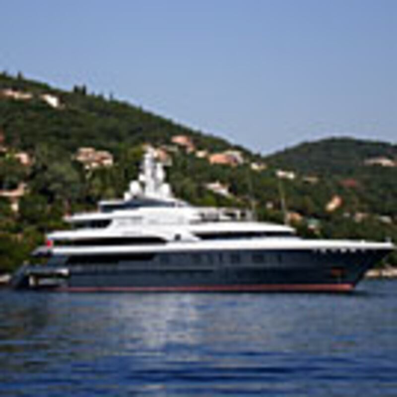 articles/2008/11/07/uk-yacht-scandal/pierce-russian-yacht_3276_hzgeit