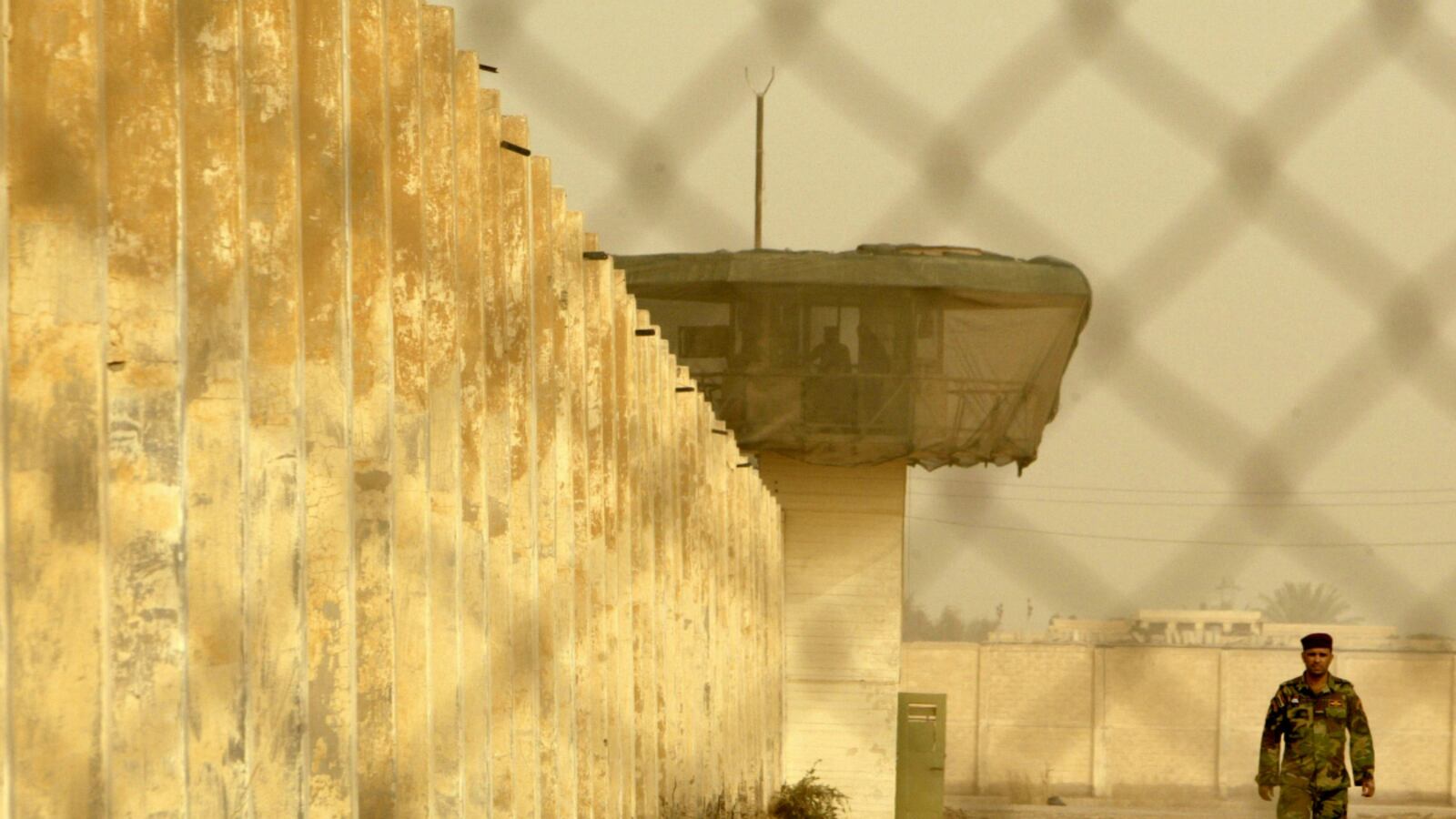 cheats/2013/07/22/al-qaeda-members-escape-from-iraq-jail/abu-ghraib-prison-break-cheat_wgs7zm