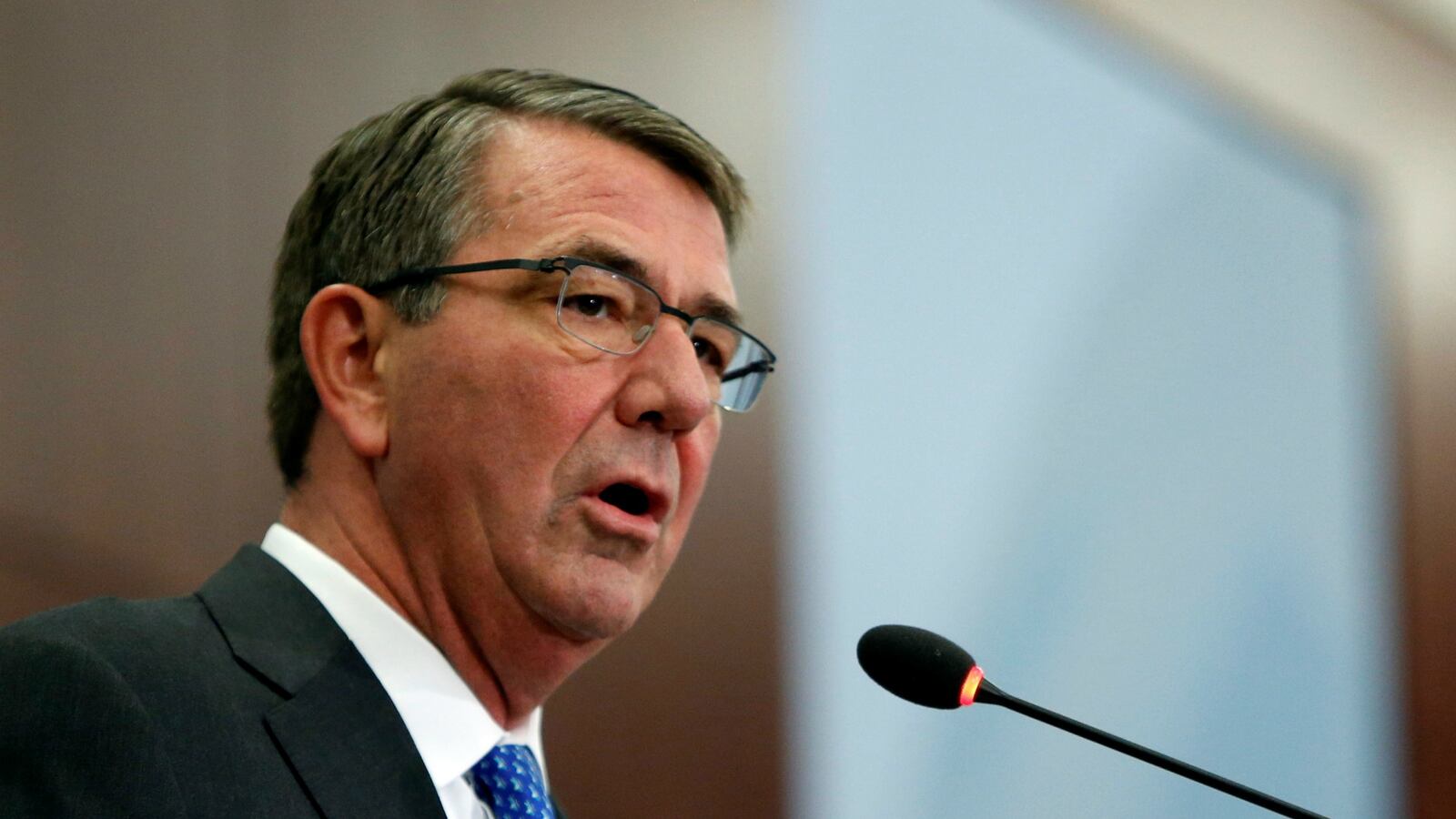 cheats/2016/12/10/u-s-to-send-200-more-troops-to-syria/161210-ash-carter-syria-troops-cheat_hb3fx2