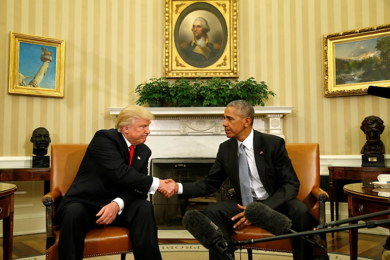 U.S. President Barack Obama meets with President-elect Donald Trump in the Oval Office of the White House in Washington November 10, 2016. REUTERS/Kevin Lamarque