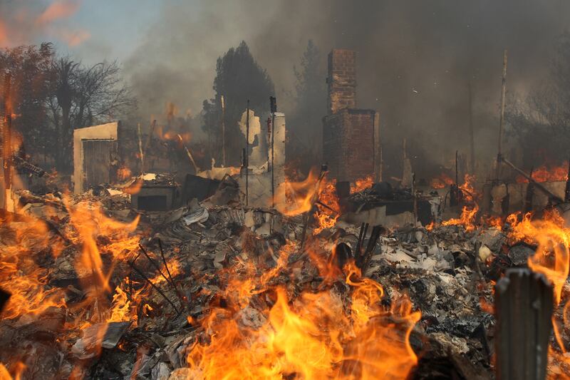 galleries/2014/05/15/wildfires-ravage-southern-california-photos/140716-wildfires-gal03_ykzkgc