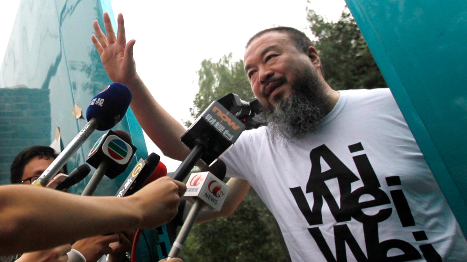 cheats/2011/06/28/china-demands-1-9m-from-ai-weiwei/ai-weiwei-taxes-cs_eoios9