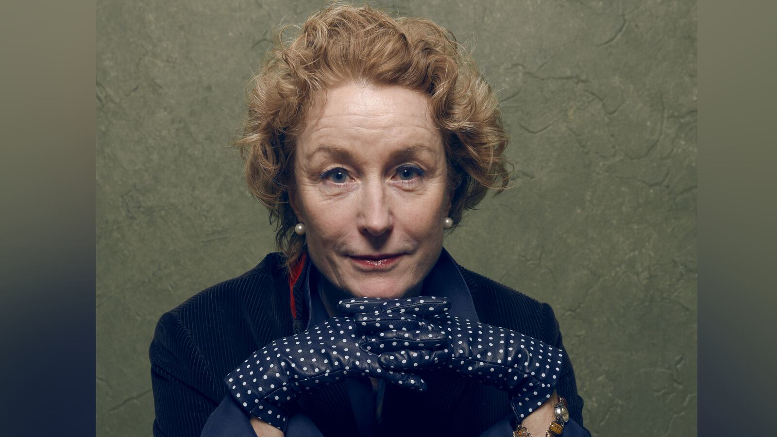 imgonline-com-ua-FrameBlurred-BEaFKze2Ijidcd2W_f49dvy