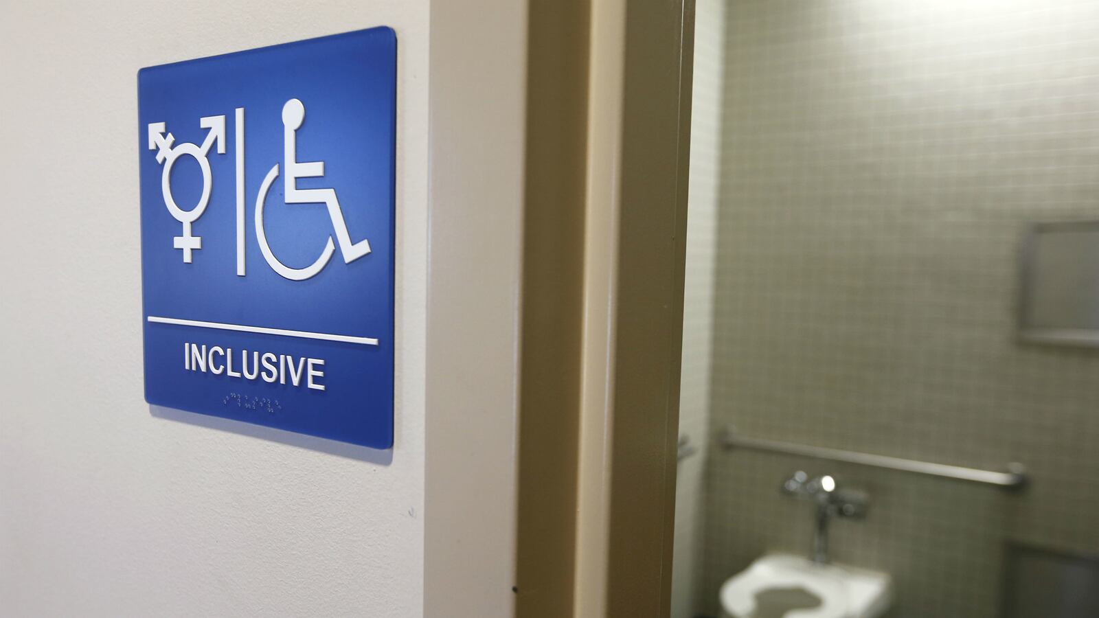 cheats/2016/02/17/s-dakota-oks-anti-trans-bathroom-bill/160217-south-dakota-anti-trans-bill-cheat_qxfeld