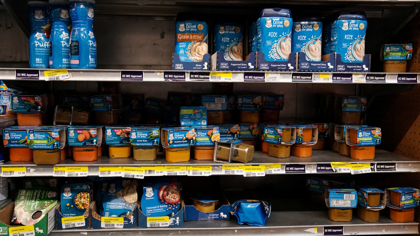 2022-08-19T204523Z_315256190_RC2UZV9C2DF2_RTRMADP_3_USA-INFLATION_jt88ie