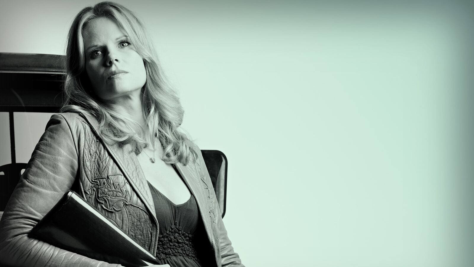 articles/2013/03/20/justified-joelle-carter-on-last-night-s-explosive-episode/130318-Jace-Justified-tease_kwfzv8