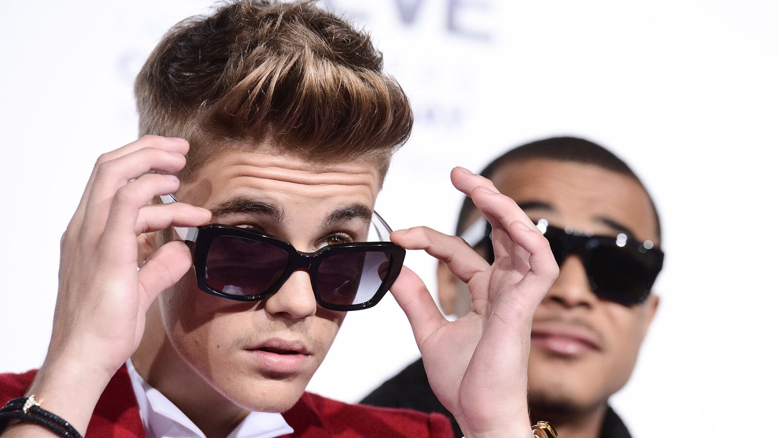 cheats/2013/12/25/bieber-tweets-about-retirement/131225-justin-bieber-cheat_amgt0r