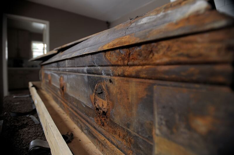 galleries/2011/08/02/casey-anthony-latex-mask-and-other-murderabilia-photos/murderabilia-oswald-coffin_a7tgoz