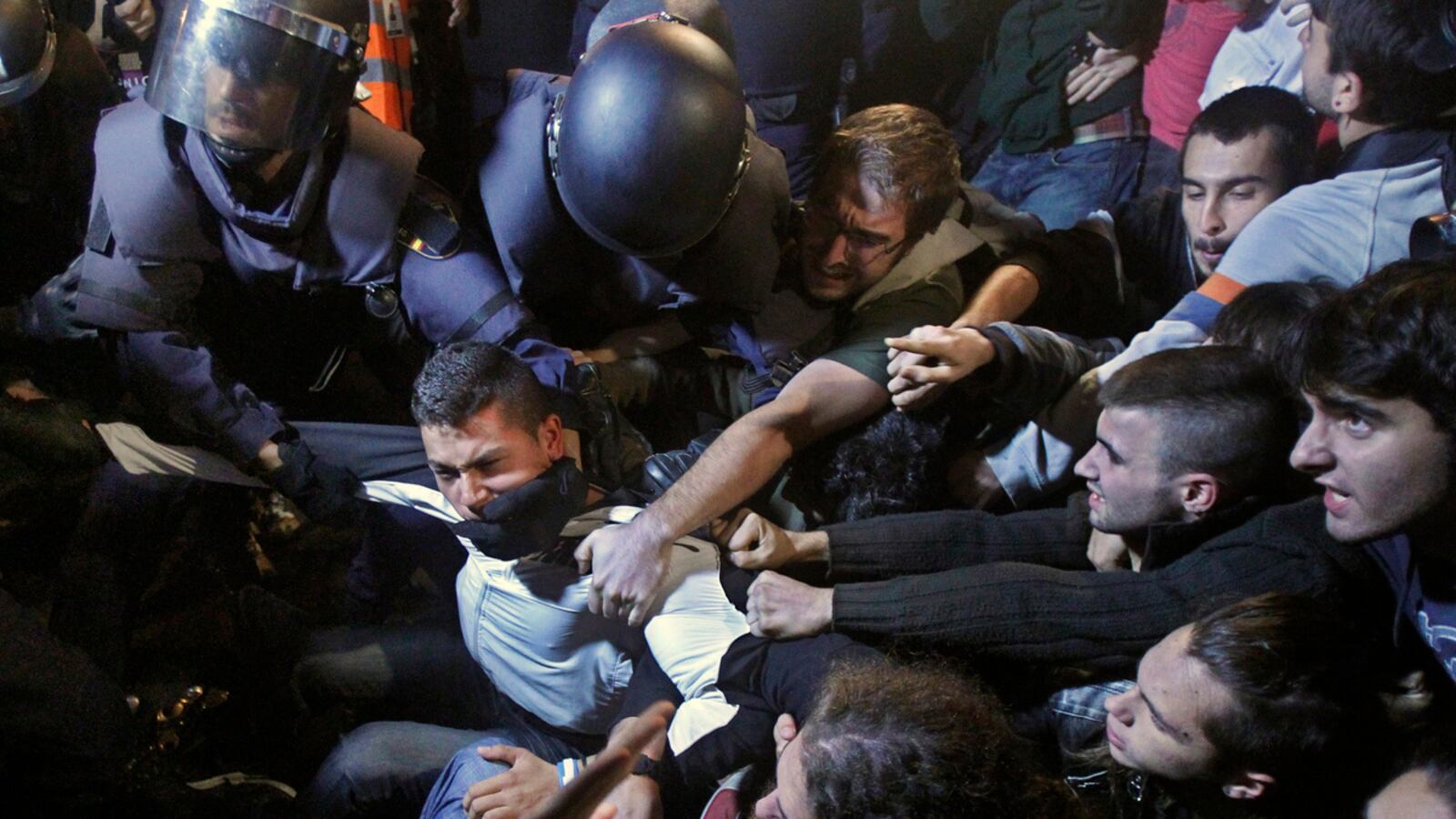 cheats/2012/09/29/madrid-protests-turn-violent/madrid-protests-crisis-cheat_ti8fwo