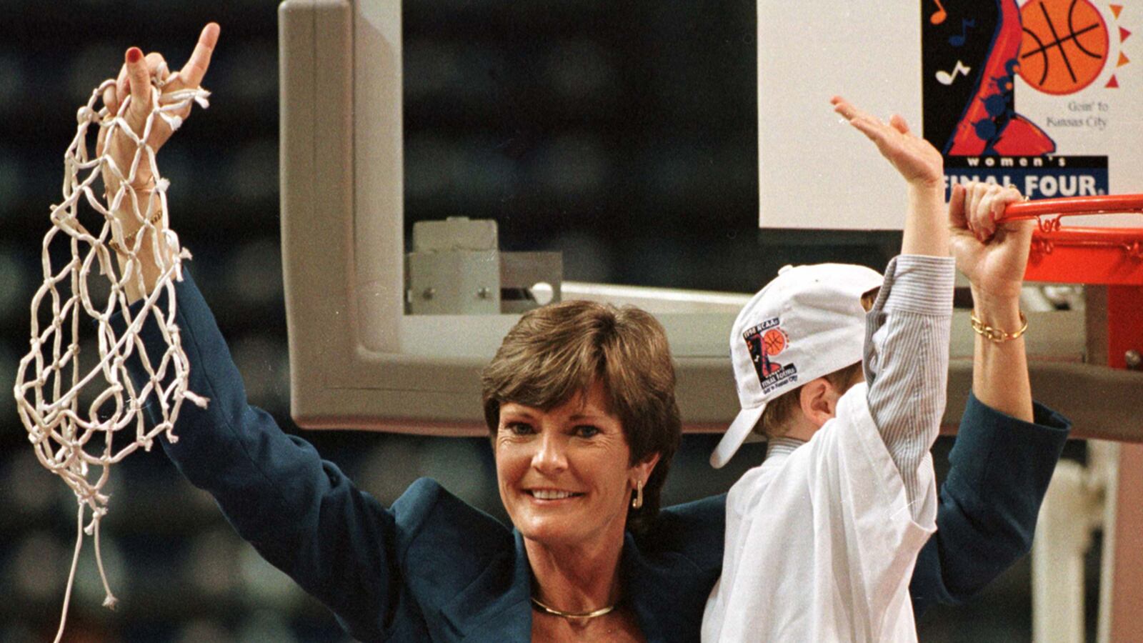 cheats/2016/06/28/coach-pat-summitt-dies-at-64/160628-pat-summit-obit-cheat_wlxicx