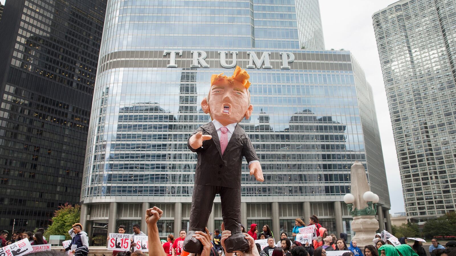 galleries/2016/07/06/donald-trump-pinatas-are-yuge/160706-trump-pinatas-01_q0esz5