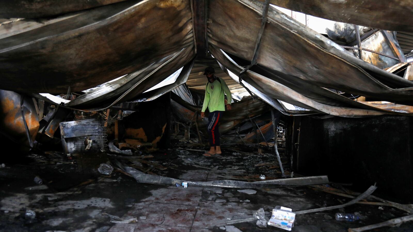 2021-07-13T075928Z_772441126_RC2HJO9YU0B2_RTRMADP_3_IRAQ-FIRE-HOSPITAL_lbhnlw